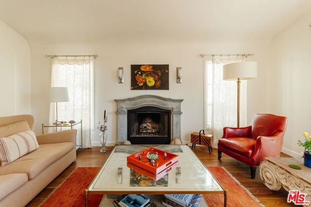 1633 Hi Point Street, Los Angeles, CA 90035