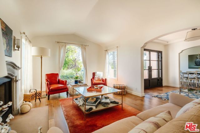 1633 Hi Point Street, Los Angeles, CA 90035