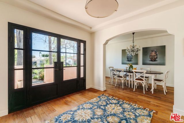 1633 Hi Point Street, Los Angeles, CA 90035