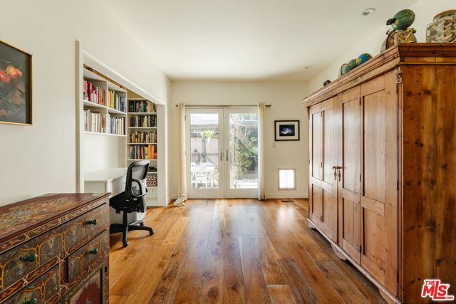 1633 Hi Point Street, Los Angeles, CA 90035