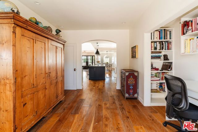 1633 Hi Point Street, Los Angeles, CA 90035