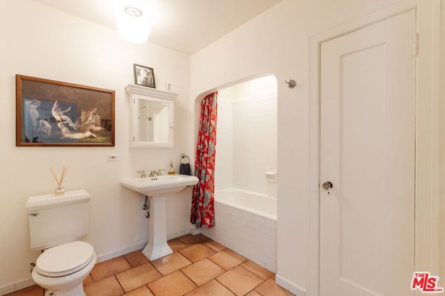 1633 Hi Point Street, Los Angeles, CA 90035