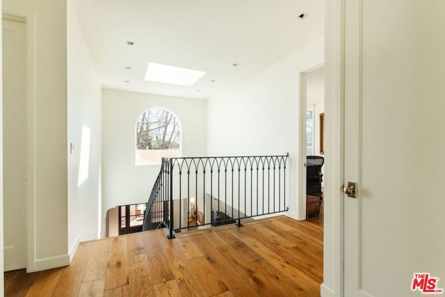1633 Hi Point Street, Los Angeles, CA 90035