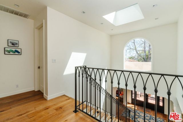 1633 Hi Point Street, Los Angeles, CA 90035