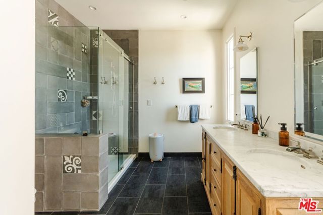 1633 Hi Point Street, Los Angeles, CA 90035