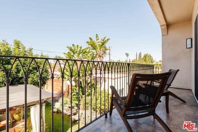 1633 Hi Point Street, Los Angeles, CA 90035
