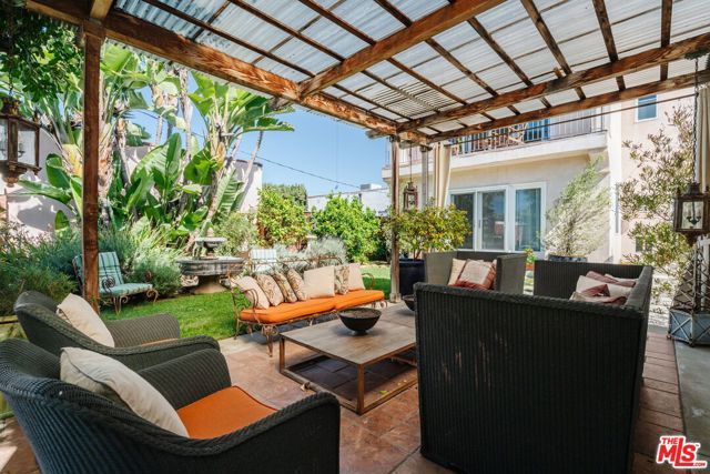 1633 Hi Point Street, Los Angeles, CA 90035
