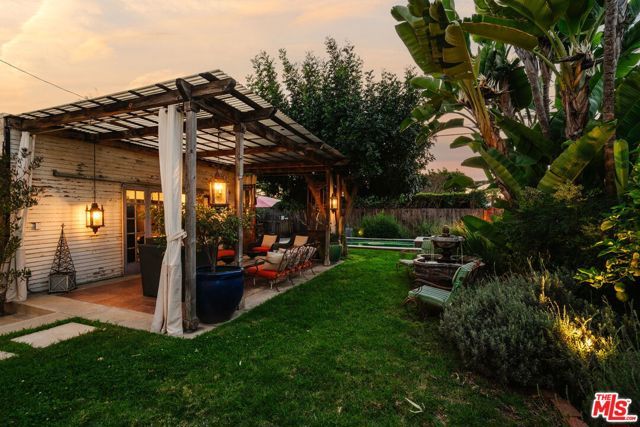 1633 Hi Point Street, Los Angeles, CA 90035