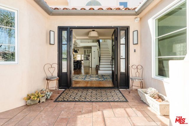 1633 Hi Point Street, Los Angeles, CA 90035