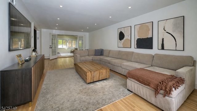 112 Urban Club Rd, Wayne Twp., NJ 07470