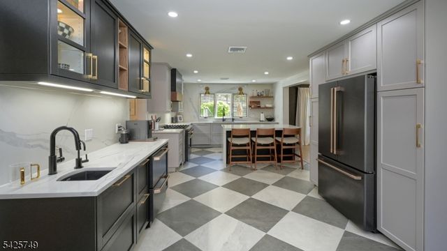112 Urban Club Rd, Wayne Twp., NJ 07470