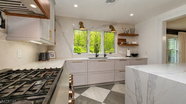 112 Urban Club Rd, Wayne Twp., NJ 07470