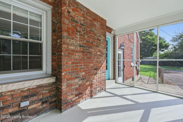 323 N Hubbards Ln, Louisville, KY 40207