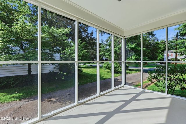 323 N Hubbards Ln, Louisville, KY 40207