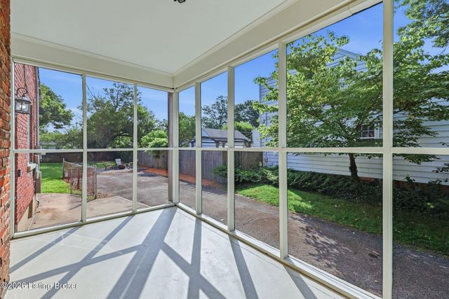 323 N Hubbards Ln, Louisville, KY 40207