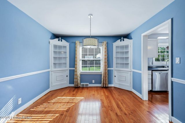 323 N Hubbards Ln, Louisville, KY 40207