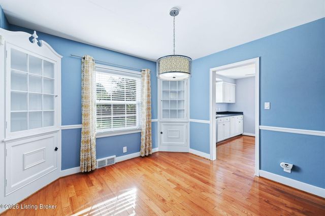 323 N Hubbards Ln, Louisville, KY 40207