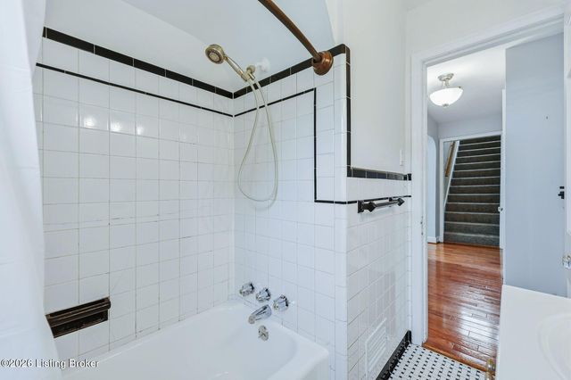 323 N Hubbards Ln, Louisville, KY 40207