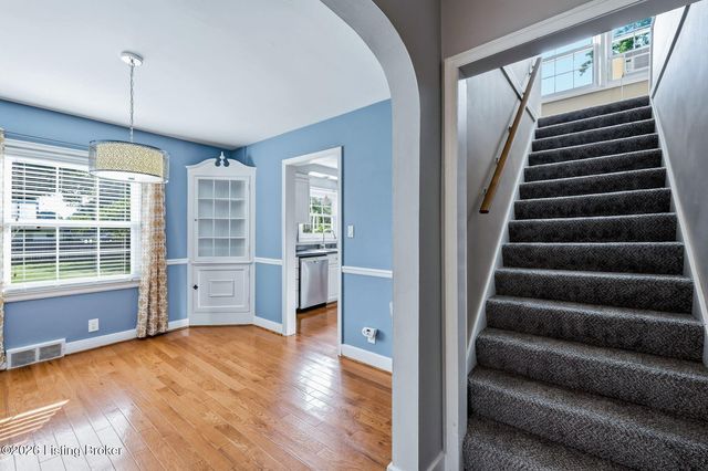 323 N Hubbards Ln, Louisville, KY 40207