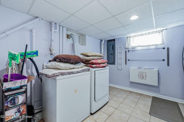 323 N Hubbards Ln, Louisville, KY 40207