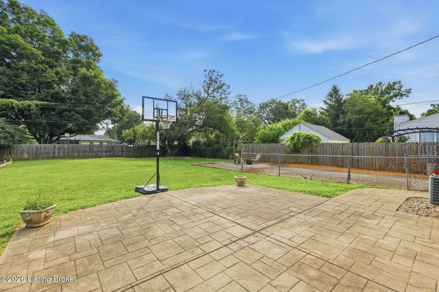 323 N Hubbards Ln, Louisville, KY 40207