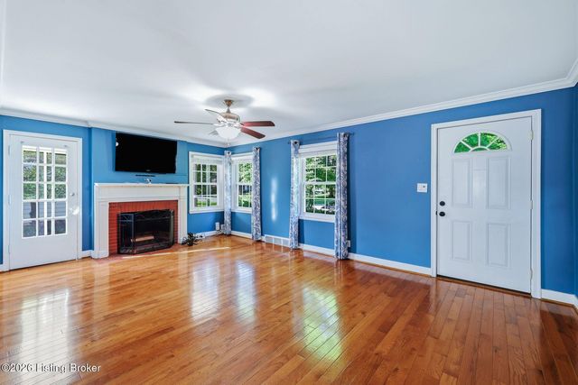 323 N Hubbards Ln, Louisville, KY 40207