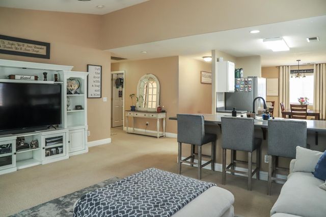 860 S Linda Lane, Fresno, CA 93727