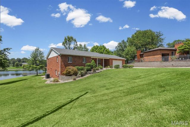 369 E Lake Drive, Edwardsville, IL 62025