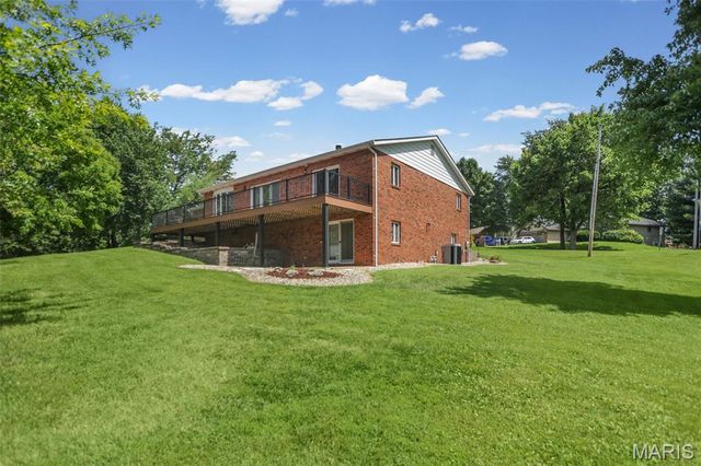 369 E Lake Drive, Edwardsville, IL 62025