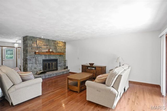 369 E Lake Drive, Edwardsville, IL 62025