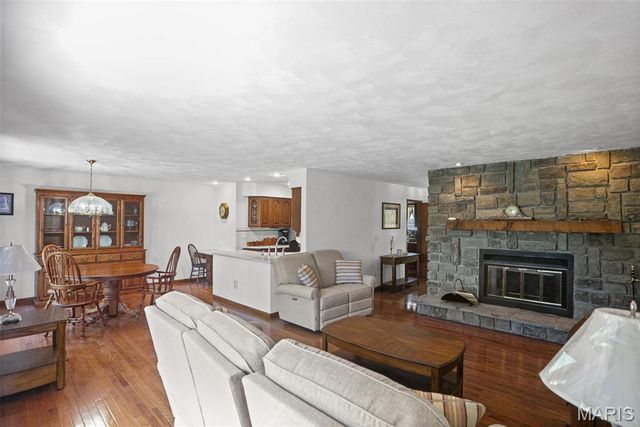369 E Lake Drive, Edwardsville, IL 62025