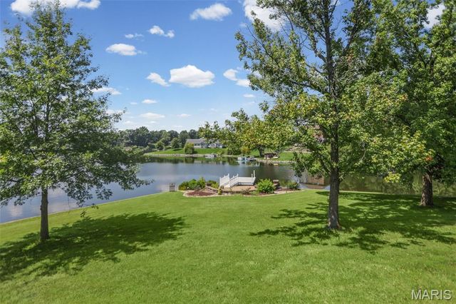 369 E Lake Drive, Edwardsville, IL 62025