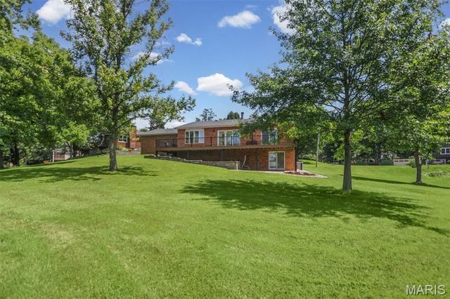 369 E Lake Drive, Edwardsville, IL 62025