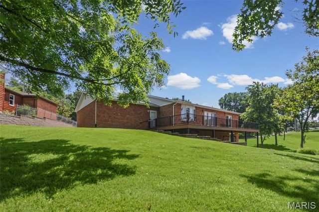 369 E Lake Drive, Edwardsville, IL 62025