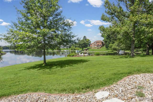 369 E Lake Drive, Edwardsville, IL 62025