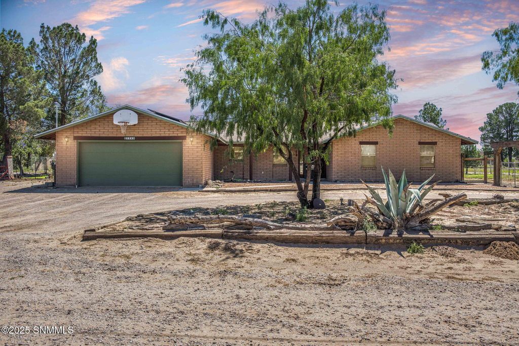 2849 Willow Creek Lane, Las Cruces, NM 88007