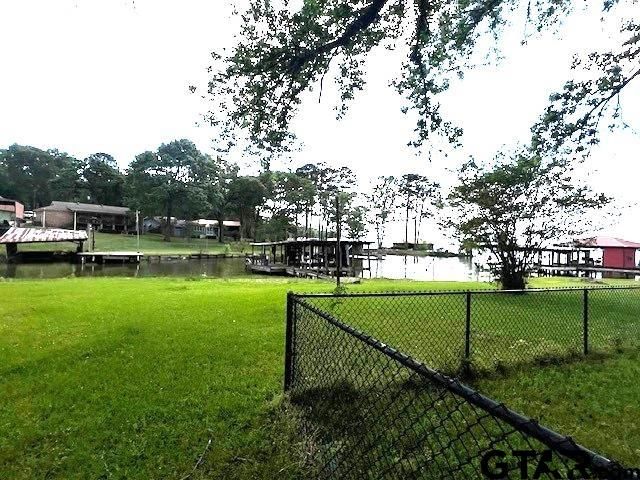 17418 Lakeview Dr, Flint, TX 75762