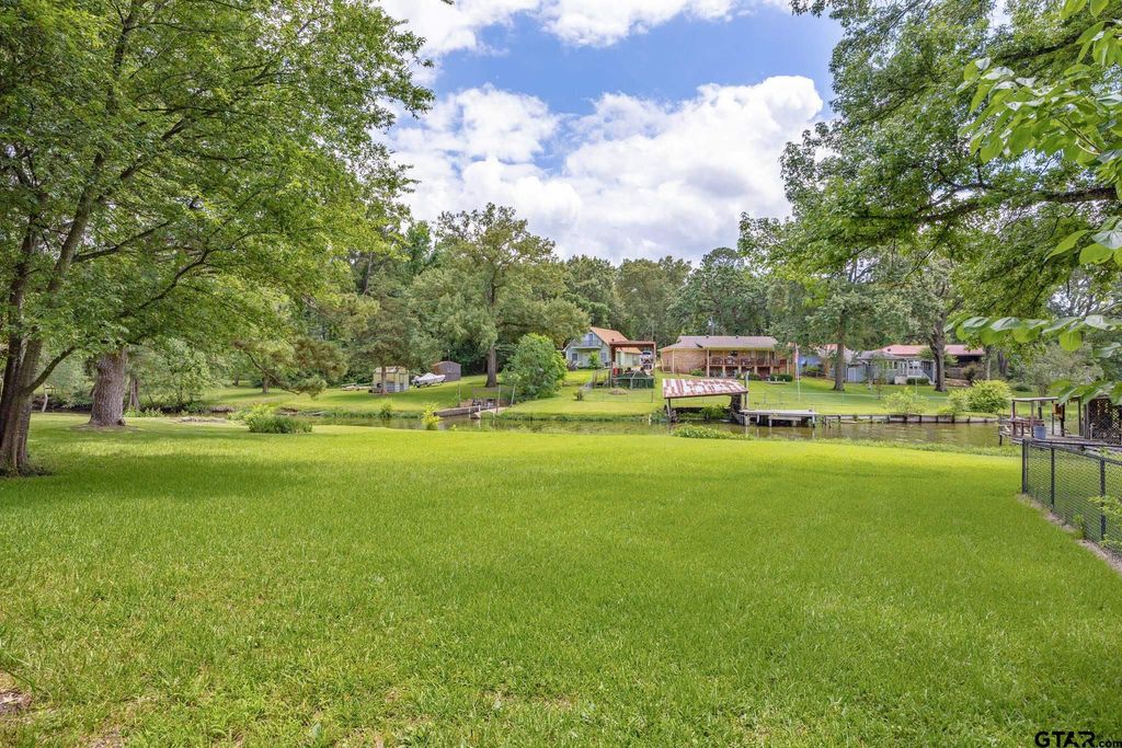 17418 Lakeview Dr, Flint, TX 75762
