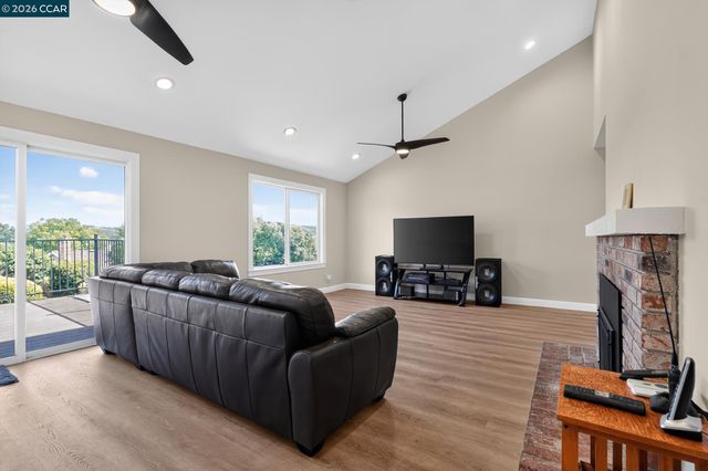 550 Lori Dr, Benicia, CA 94510
