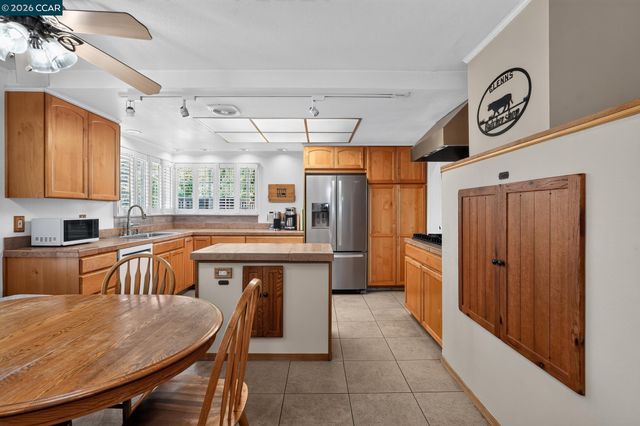 550 Lori Dr, Benicia, CA 94510