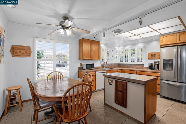 550 Lori Dr, Benicia, CA 94510