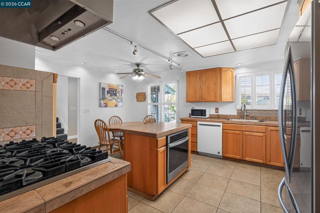 550 Lori Dr, Benicia, CA 94510