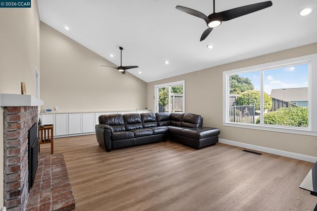 550 Lori Dr, Benicia, CA 94510