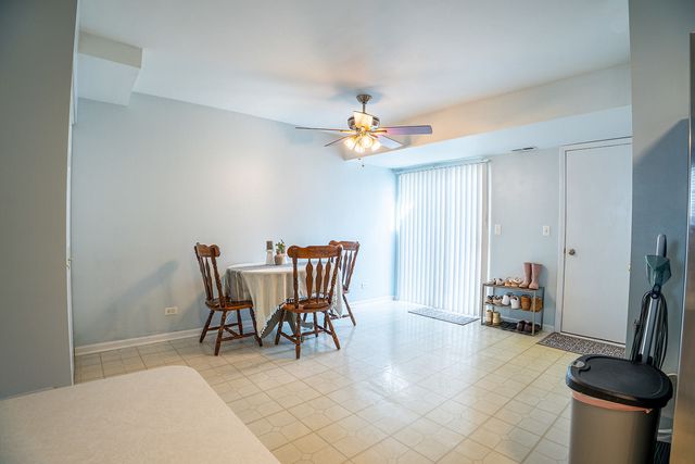 233 W WASHINGTON Street, Oswego, IL 60543