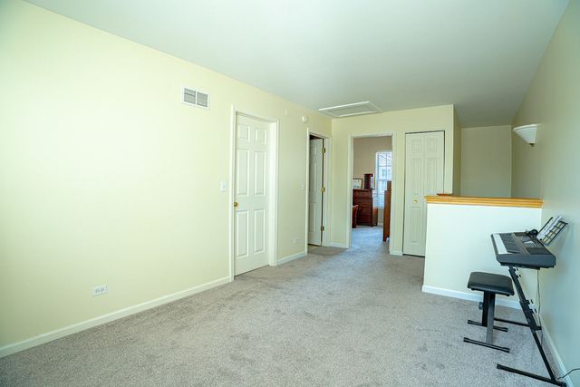 233 W WASHINGTON Street, Oswego, IL 60543