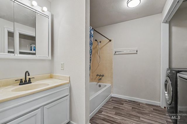 1576 S Linda Vista Ave, Boise, ID 83709