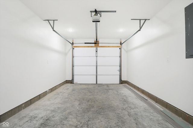 1652 W Paula Drive, Columbus, IN 47201