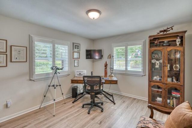 215 E McGee TRL, Kingsland, TX 78639