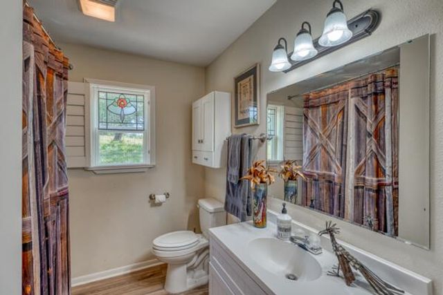 215 E McGee TRL, Kingsland, TX 78639