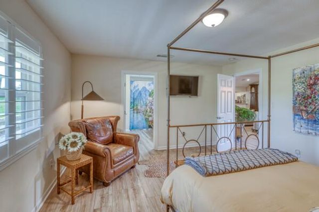 215 E McGee TRL, Kingsland, TX 78639